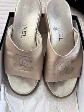 Chanel CC Logo Flat Mule Sandals Pink & White EU 36